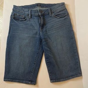 GAP Denim Women's 9" Bermuda Distressed Denim Jean Shorts Light Indigo, Size 25